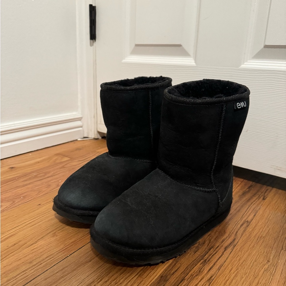 EMU Boots in black